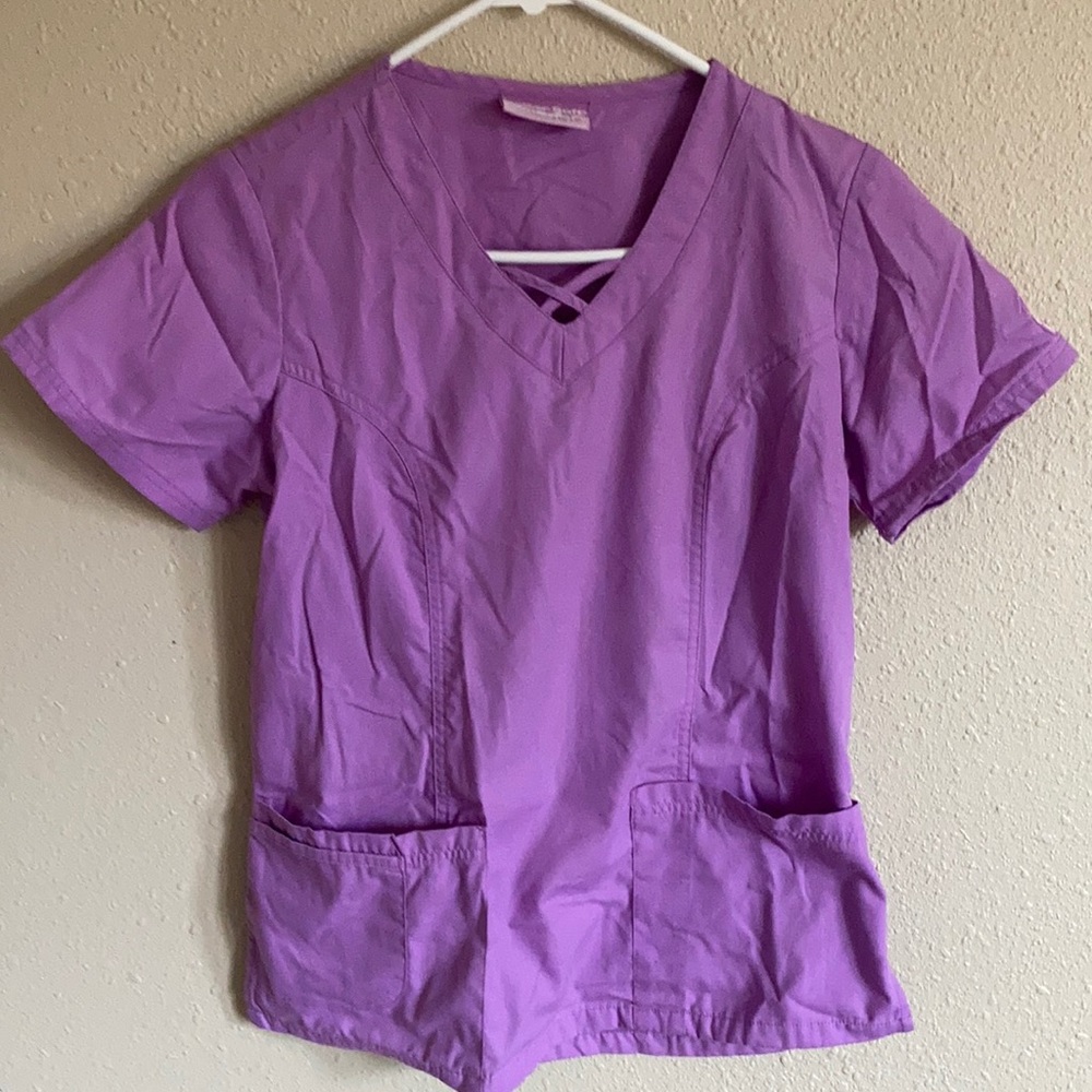 Women’s XS butter-soft scrub top by Uniform Advantage in lavender